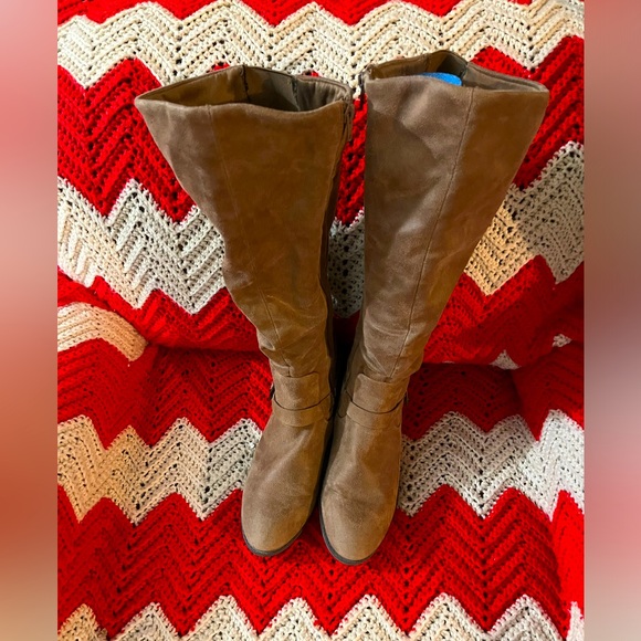 Ladies Beartraps Knee Boots,Size 9, a deep tan, Pre-loved in excellent condition - Picture 1 of 5